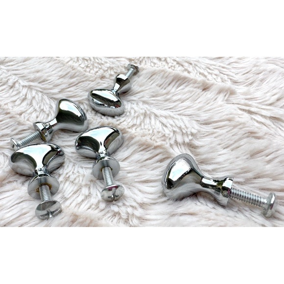 NEW Set of 5 double plated oval shaped cabinet knobs in satin
nickel finish - Picture 12 of 16